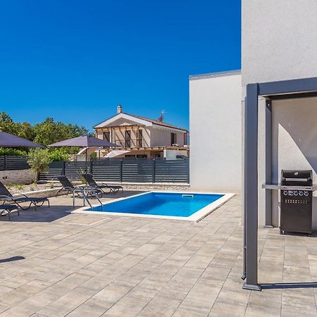 Holiday House Sunlight With Heated Pool Малинска Екстериор снимка