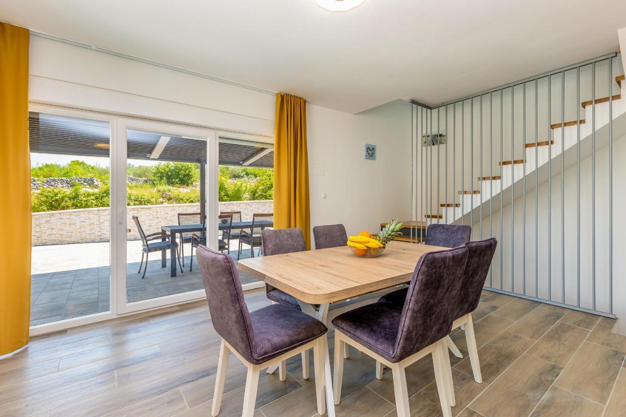 Holiday House Sunlight With Heated Pool Малинска Екстериор снимка