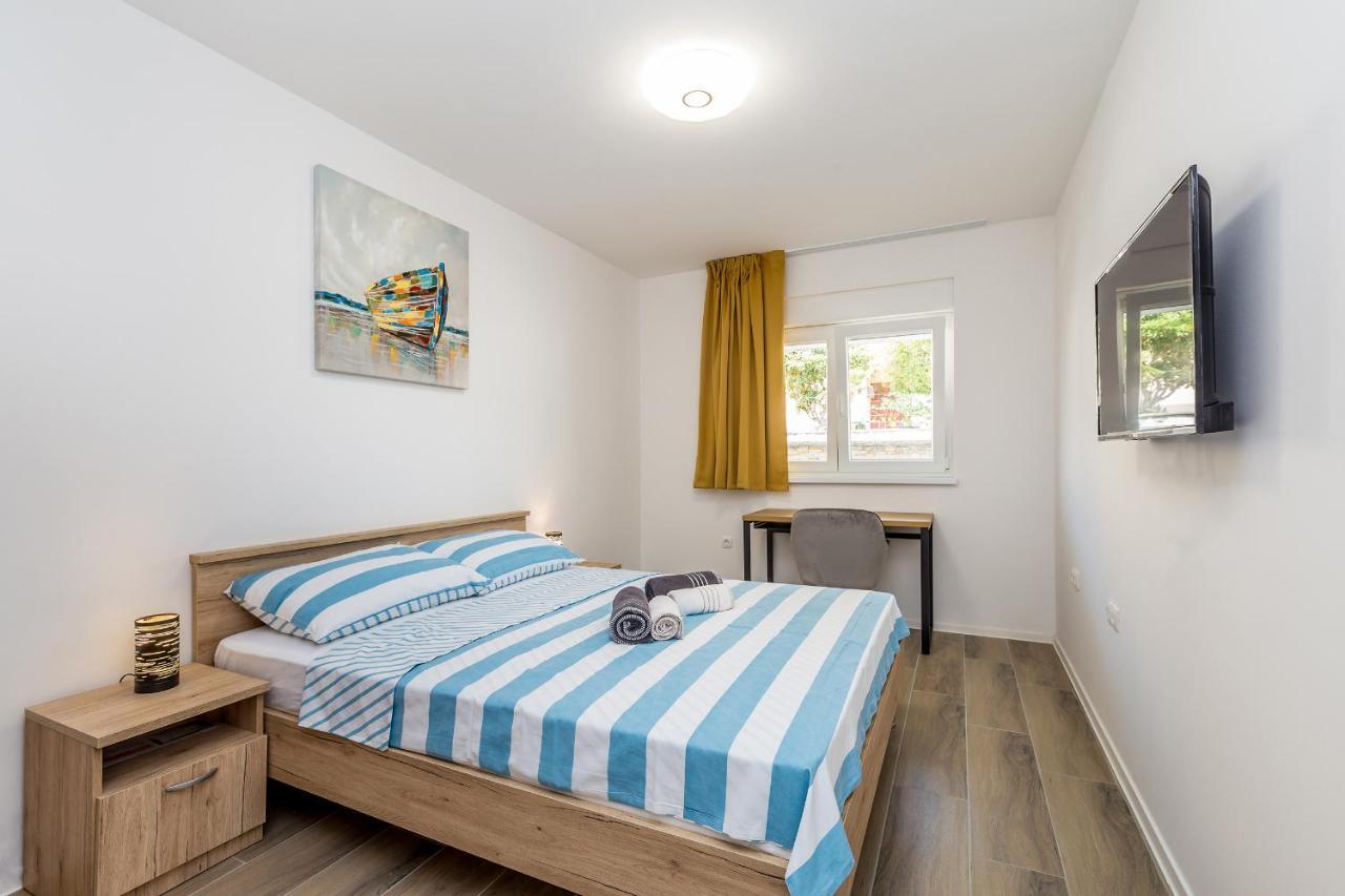 Holiday House Sunlight With Heated Pool Малинска Екстериор снимка