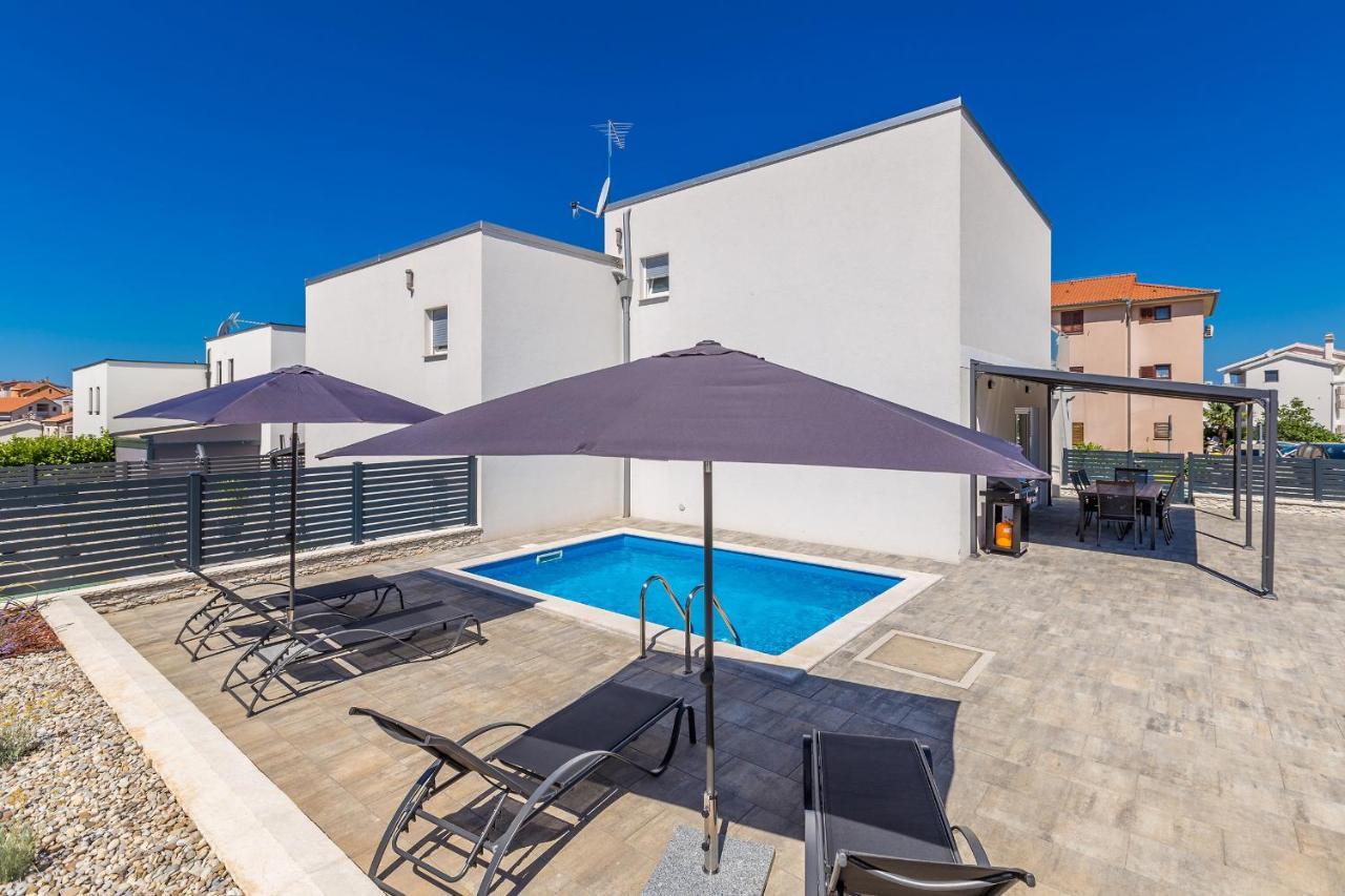 Holiday House Sunlight With Heated Pool Малинска Екстериор снимка