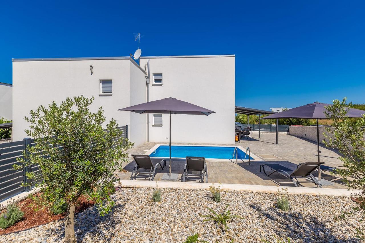 Holiday House Sunlight With Heated Pool Малинска Екстериор снимка
