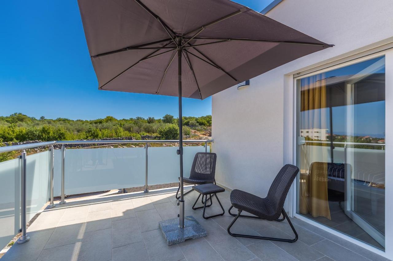 Holiday House Sunlight With Heated Pool Малинска Екстериор снимка